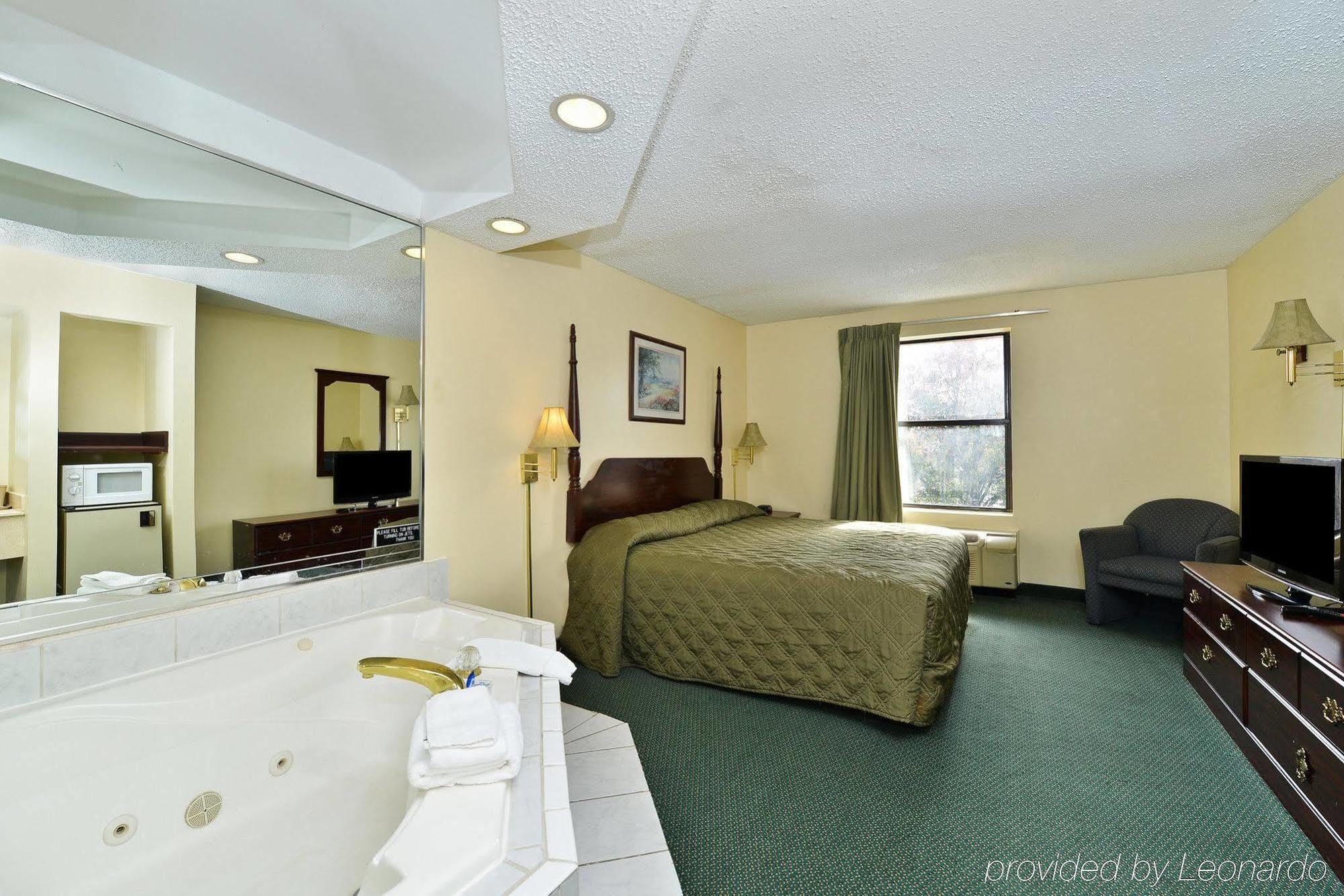 Quality Inn & Suites Айкен Номер фото